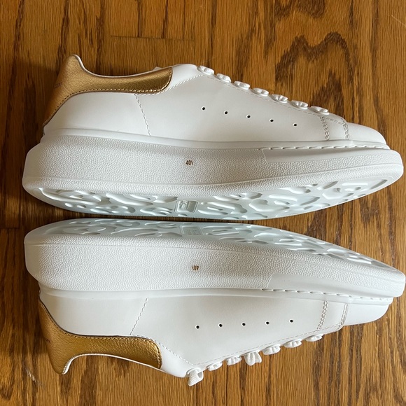 😊SOLD😊 Alexander McQueen Women's White and Gold Oversized Sneakers in 40.5 - Picture 4 of 8